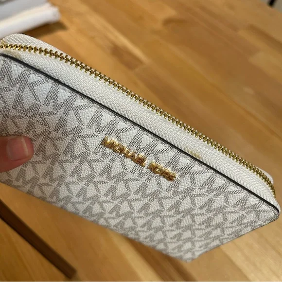 Michael Kors Jet Set Signature Logo Smartphone Wristlet - Picture 3 of 11